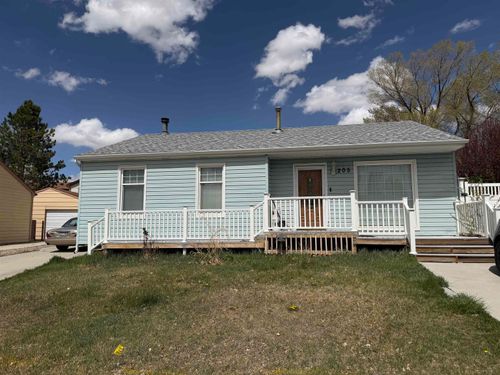 205 Taylor St, Rock Springs, WY, 82901-4924 | Card Image