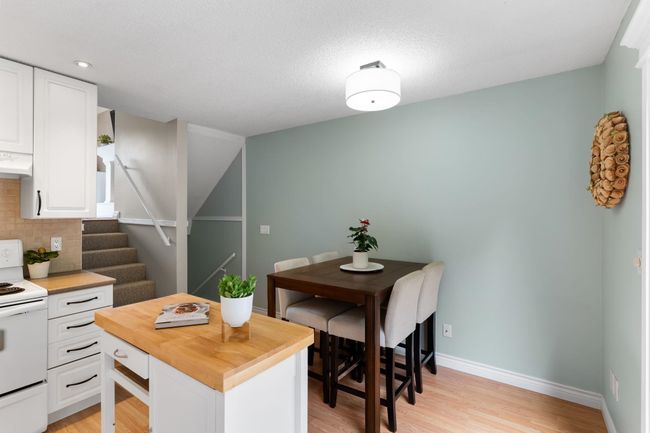 257 Balmoral Place, Townhouse with 2 bedrooms, 1 bathrooms and 1 parking in Port Moody BC | Image 5