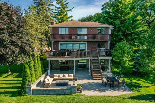 3880 Covert Rd, Waterford, MI, 48328-1200 | Card Image
