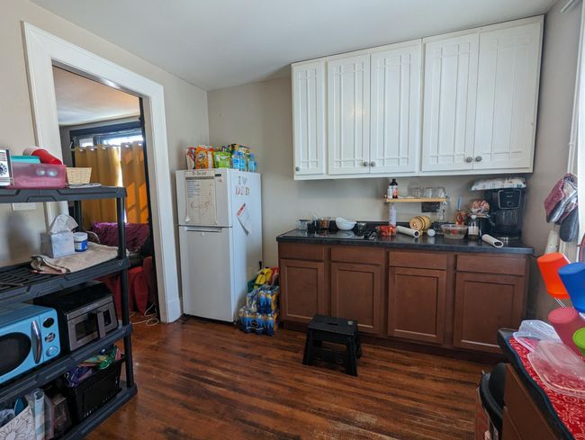 Unit 2 Living room | Image 23