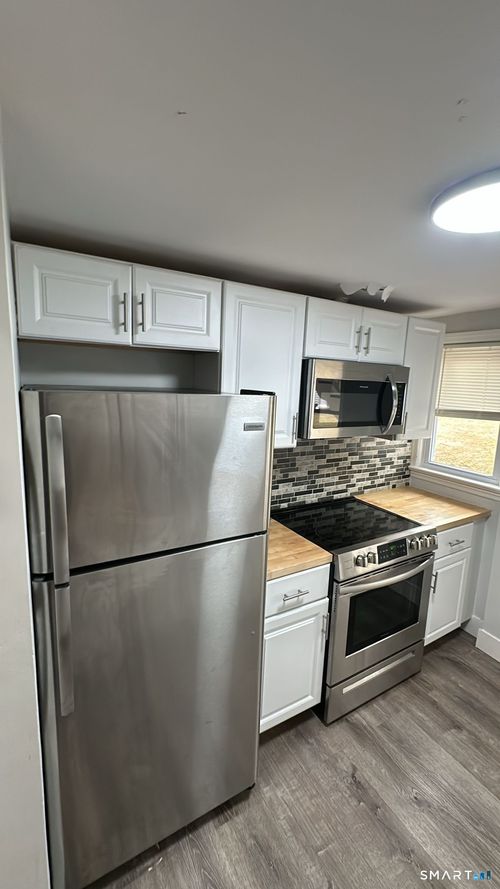 30 Foster St, Danbury, CT, 06810-7878 | Card Image
