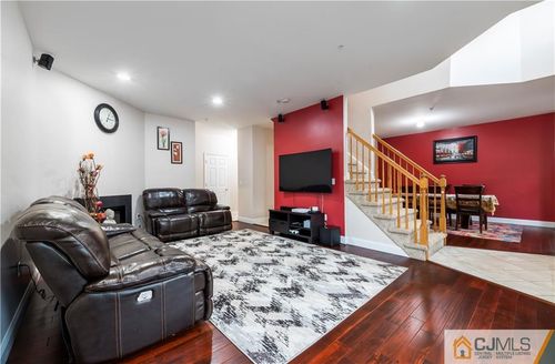 99-99 Forest Dr, Piscataway, NJ, 08854-2275 | Card Image