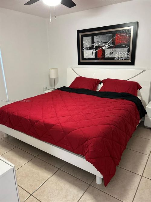 apt-203-17801 N Bay Rd, Sunny Isles Beach, FL, 33160-1900 | Card Image