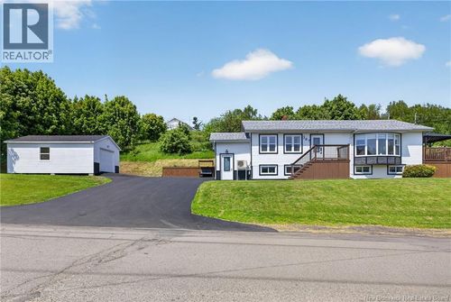 347 Dillon Ave, Dalhousie, NB, E8C1N4 | Card Image