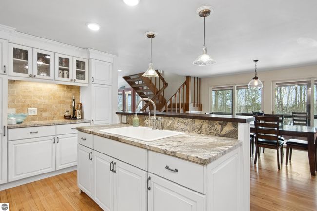 400 W Broadway, House other with 3 bedrooms, 2 bathrooms and null parking in Suttons Bay MI | Image 5