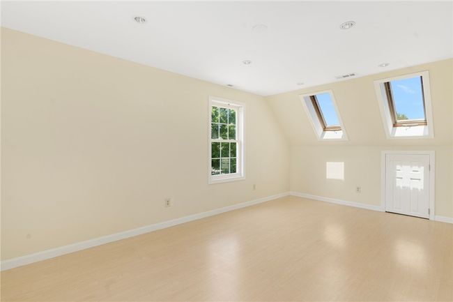208 W View Rd, House other with 4 bedrooms, 3 bathrooms and 4 parking in Middletown RI | Image 27
