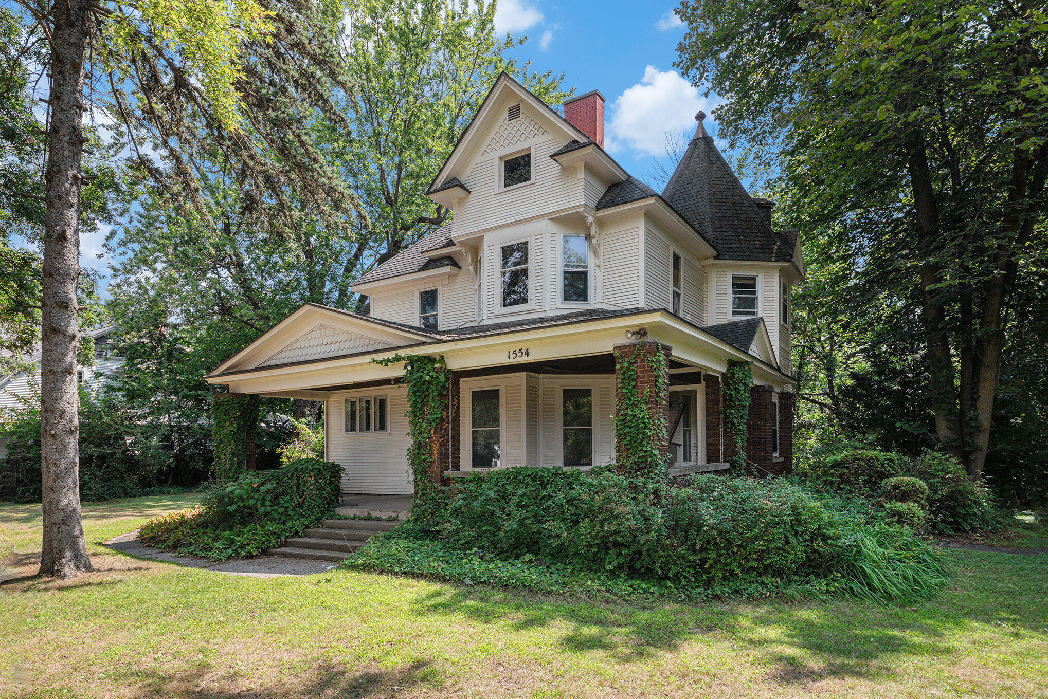 4th St, Grand Rapids, MI 49504