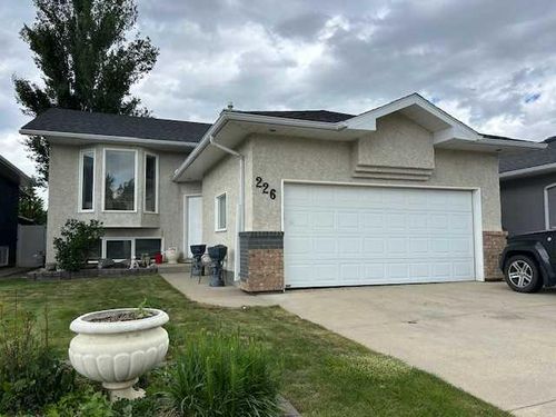 226 Heritage Close W, Lethbridge, AB, T1K6R9 | Card Image