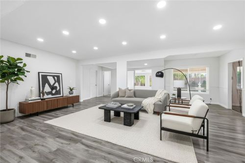 10418 Gothic Ave, Granada Hills, CA, 91344-6822 | Card Image