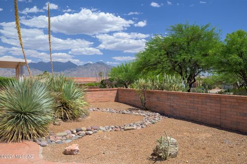 2025 W Amblemorn Dr, Green Valley, AZ, 85622-5851 | Card Image