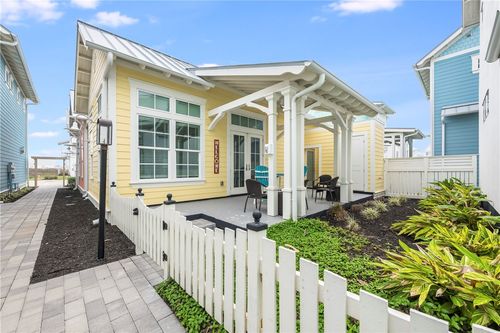 21-600 Center Sq N, Port Aransas, TX, 78373-1739 | Card Image