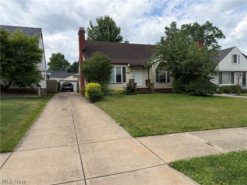 16451 Craigmere Dr, Middleburg Heights, OH, 44130-6420 | Card Image