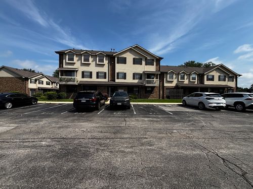 b-353 S Whispering Hills Dr, Naperville, IL, 60540-5089 | Card Image