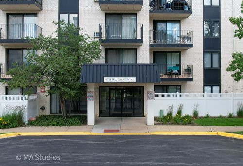 4c-9731 N Fox Glen Dr, Niles, IL, 60714-4217 | Card Image