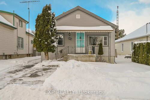 5425 Cedar St, Niagara Falls, ON, L2E2V4 | Card Image