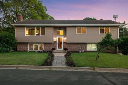 5900 Saint Johns Ave, Edina, MN, 55424-1831 | Card Image