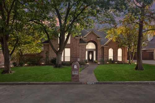 1625 Oak Creek Dr, Hurst, TX, 76054-3344 | Card Image