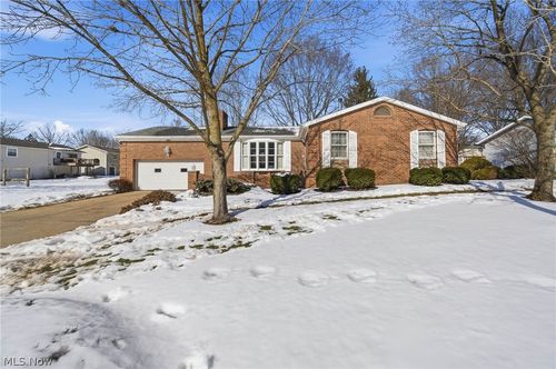 687 Lockwood Rd, Barberton, OH, 44203-4523 | Card Image