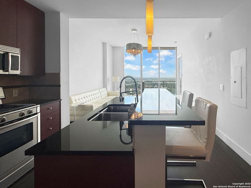 unit-3213-610 E Market St, San Antonio, TX, 78205-2740 | Card Image
