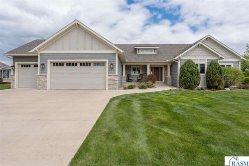 112 Hidden Oaks Cir, Mankato, MN, 56001-5274 | Card Image