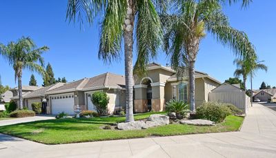 3069 Coventry Avenue, House other with 4 bedrooms, 2 bathrooms and null parking in Clovis CA | Image 2