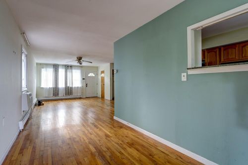12 Waterview St, Far Rockaway, NY, 11691-1742 | Card Image