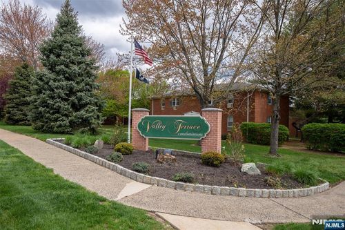 1152 Valley Rd, Wayne, NJ, 07470-2396 | Card Image