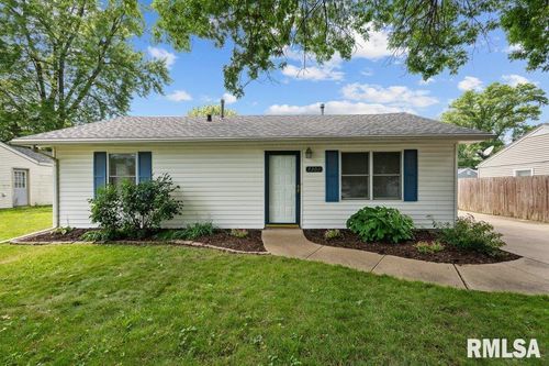 7302 Cedar St, Davenport, IA, 52806-1114 | Card Image