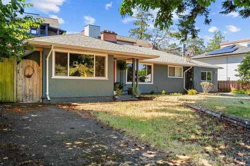 1029 - 1031 Wychbury Ave, Esquimalt, BC, V9A5K7 | Card Image
