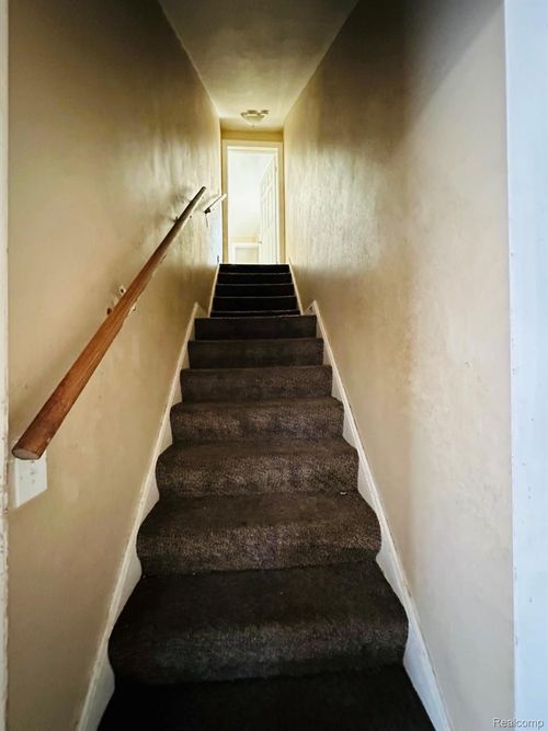 15850 E State Fair St, Detroit, MI, 48205-2011 | Card Image