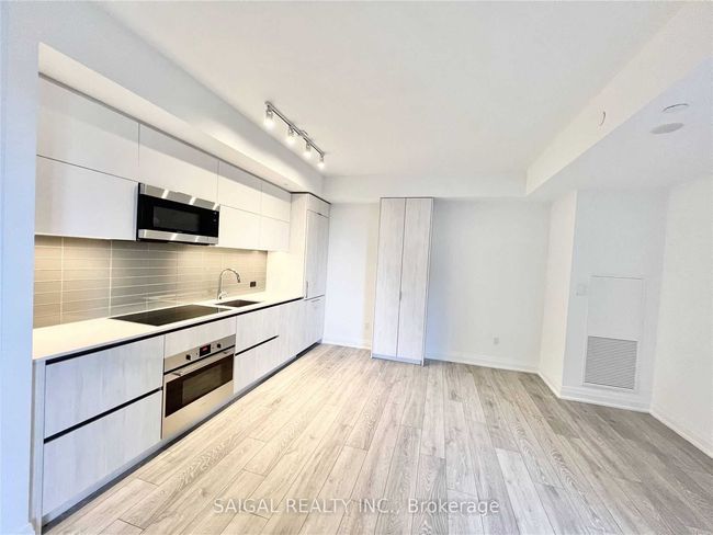 601 - 21 Park St E, Condo with 2 bedrooms, 2 bathrooms and 1 parking in Mississauga ON | Image 5