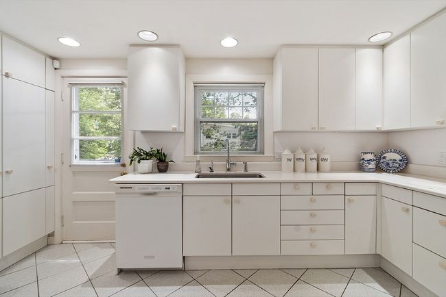 5 Summit View Dr, House other with 3 bedrooms, 3 bathrooms and 4 parking in Swampscott MA | Image 12