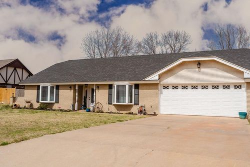 1315 Lynnwood Drive, Elk City, OK, 73644 | Card Image
