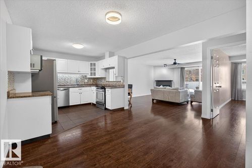 8811 106a Ave Nw, Edmonton, AB, T5H3Y7 | Card Image