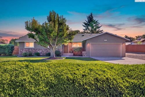 815 S Young St., Kennewick, WA, 99336 | Card Image
