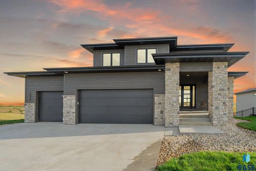 1517 W Autumn Cir, Brandon, SD, 57005-3081 | Card Image