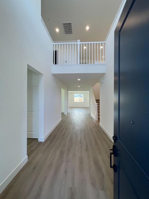 633 Silver Canoe Ct, Roseville, CA, 95747-7498 | Card Image