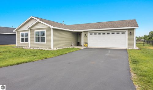 3664 Tanager Dr, Traverse City, MI, 49685-9720 | Card Image