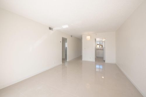 b13-1501 Crescent Cir, Lake Park, FL, 33403-2269 | Card Image
