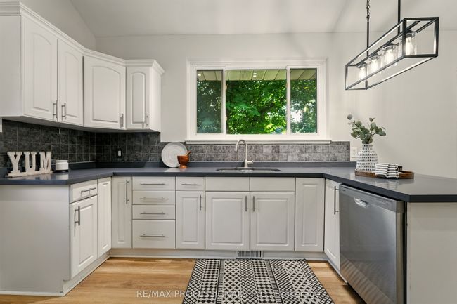 18 Weber Dr, House other with 3 bedrooms, 2 bathrooms and 3 parking in Georgetown ON | Image 15
