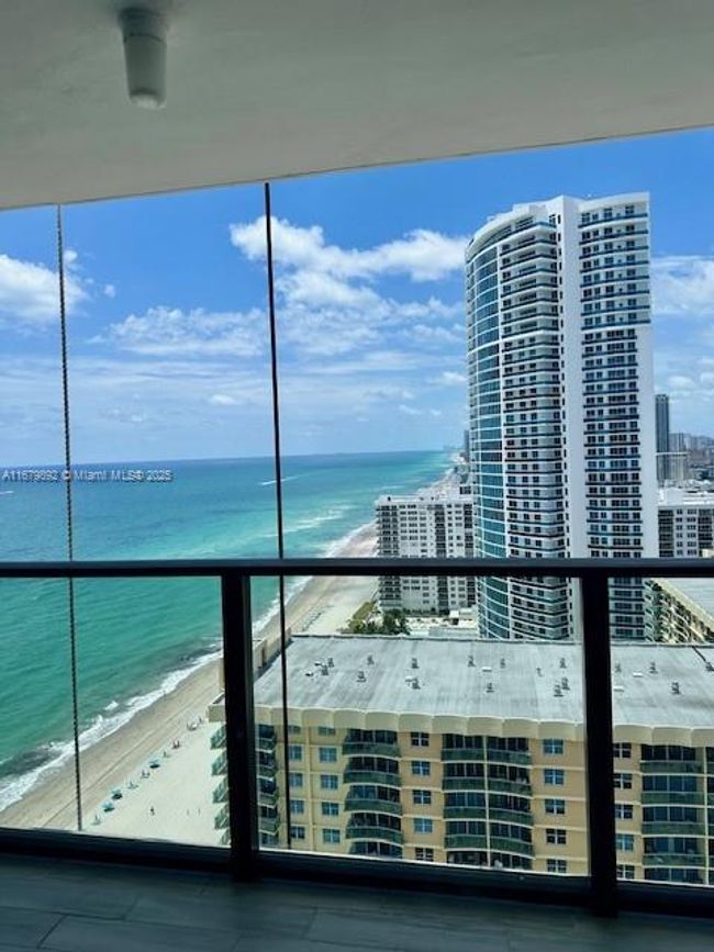 A8 - 2301 S Ocean Dr, Condo with 2 bedrooms, 2 bathrooms and null parking in Hollywood FL | Image 4