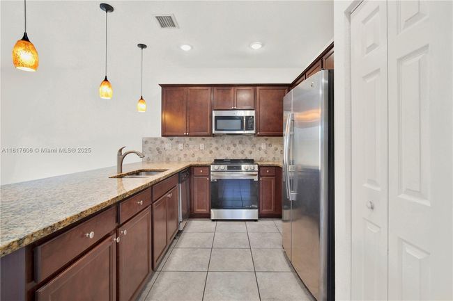 279 Se 31 St Ter, House other with 5 bedrooms, 3 bathrooms and null parking in Homestead FL | Image 6
