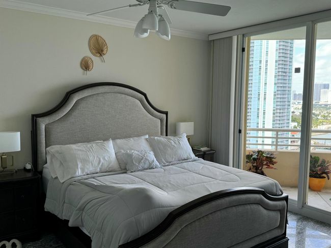 APT-1912 - 888 Brickell Key Dr, Condo with 2 bedrooms, 3 bathrooms and null parking in Miami FL | Image 40