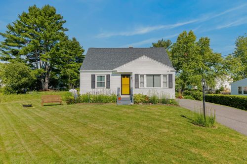 147 Rowe Ave, Portland, ME, 04102-1421 | Card Image