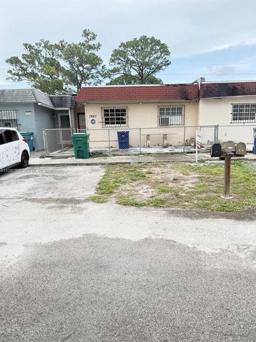 3887 Nw 207th Street Rd, Miami Gardens, FL, 33055-1140 | Card Image