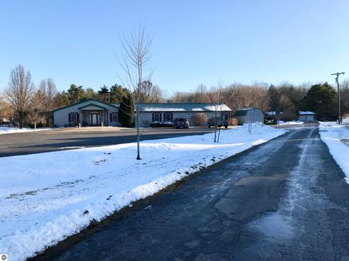 702 & 700 E Remus Rd, Mt. Pleasant, MI, 48858-9071 | Card Image