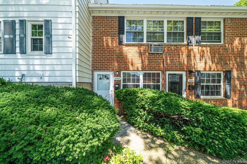1005 Towne House Village Village, Islip, NY, 11749 | Card Image