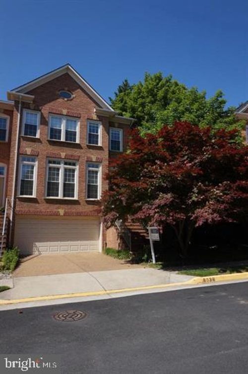 8036 Kidwell Town Ct, VIENNA, VA, 22182-3932 | Card Image