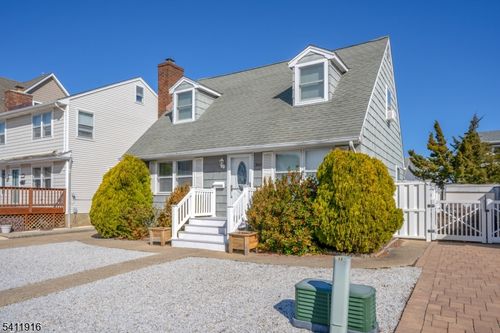 363 Roberts Ave, Seaside Park, NJ, 08752-2044 | Card Image
