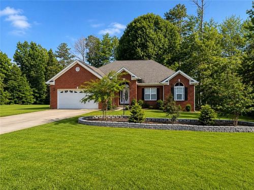 136 Eagles Nest Cir, Carrollton, GA, 30116-5402 | Card Image